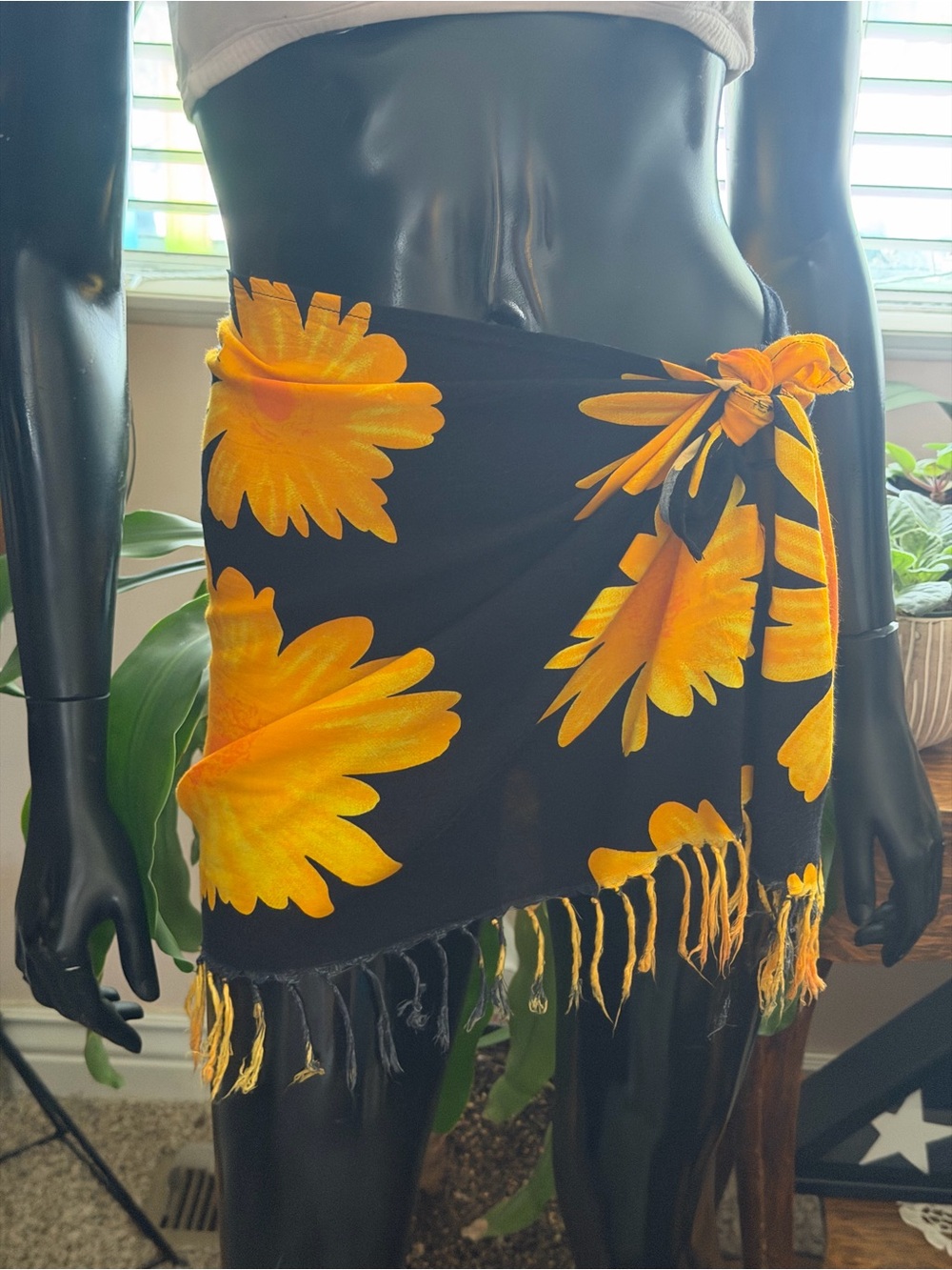 Summer Beach Sarong Wrap Black & Yellow Sunflower Swim Cover-Up    
43”X19”. NWT